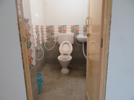 7) Li Id 227 - Bath Room.JPG